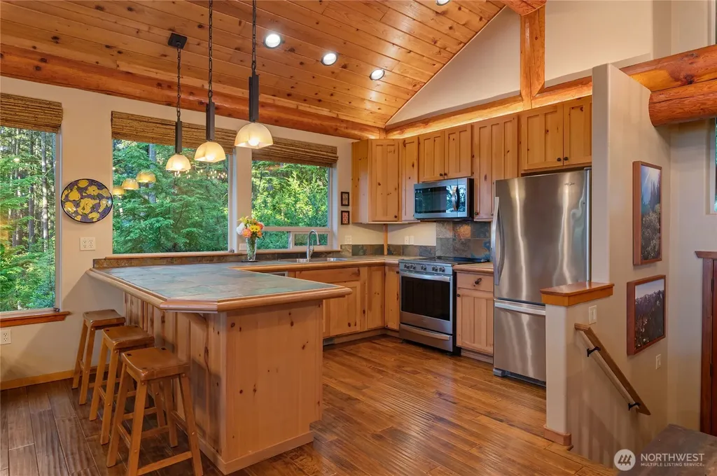 31 E Bowsprit Lane Union WA 98592