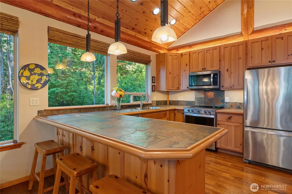 31 E Bowsprit Lane Union WA 98592
