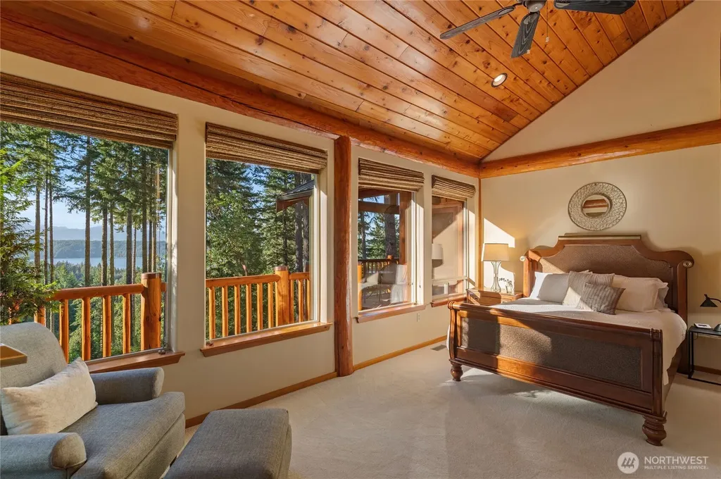 31 E Bowsprit Lane Union WA 98592