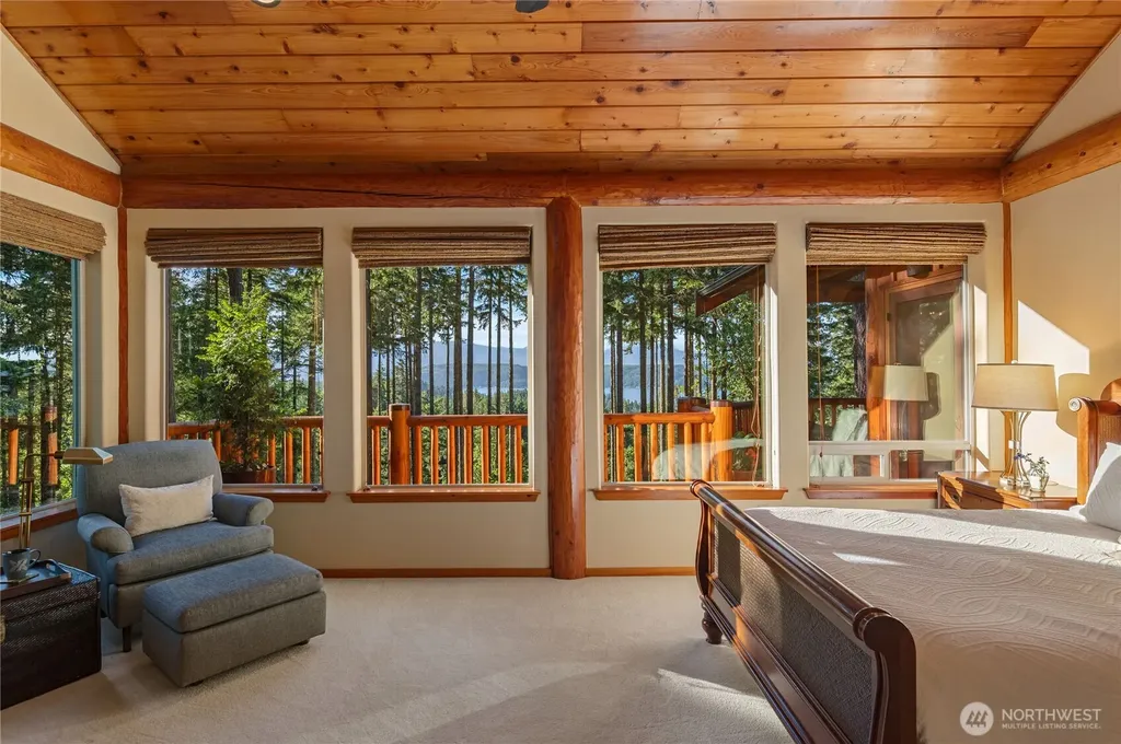 31 E Bowsprit Lane Union WA 98592