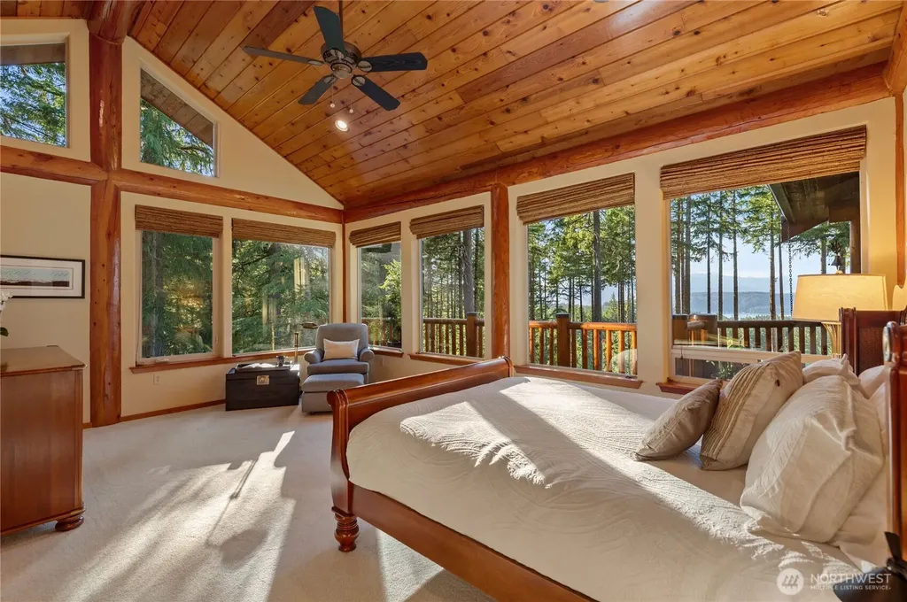31 E Bowsprit Lane Union WA 98592