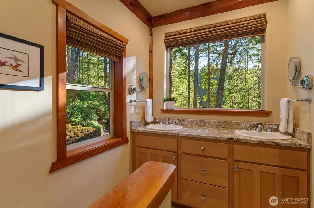 31 E Bowsprit Lane Union WA 98592