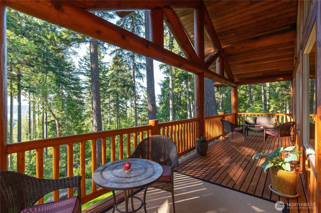 31 E Bowsprit Lane Union WA 98592