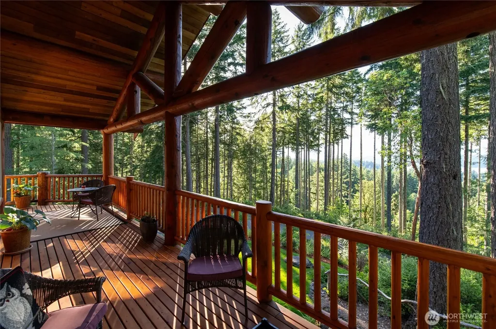 31 E Bowsprit Lane Union WA 98592