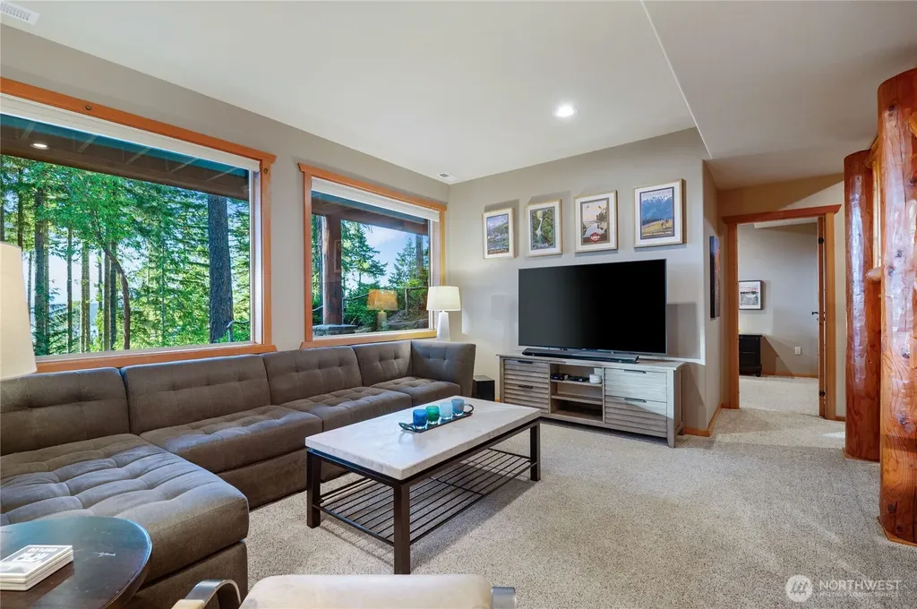 31 E Bowsprit Lane Union WA 98592
