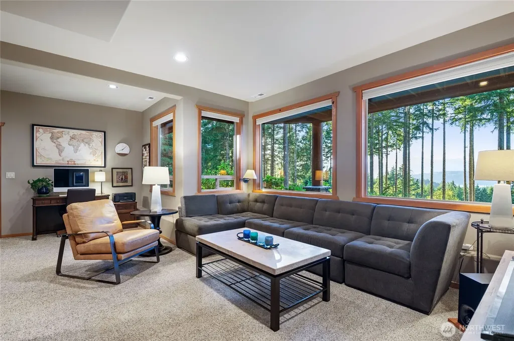 31 E Bowsprit Lane Union WA 98592