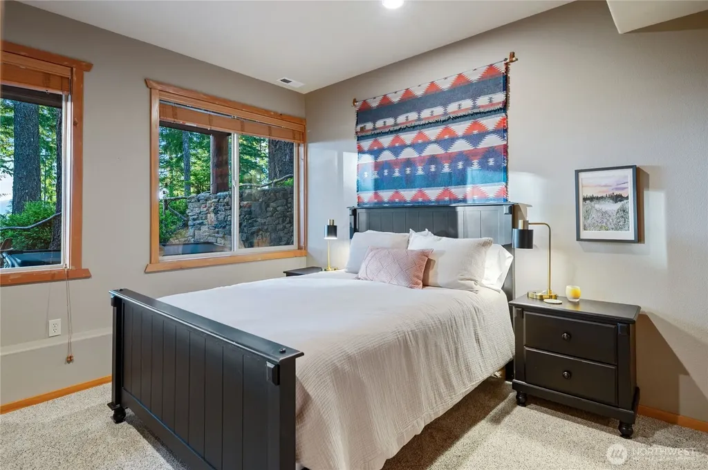 31 E Bowsprit Lane Union WA 98592