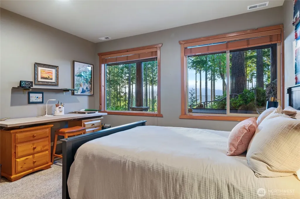 31 E Bowsprit Lane Union WA 98592
