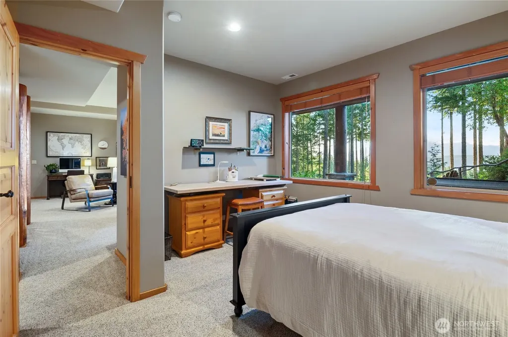 31 E Bowsprit Lane Union WA 98592