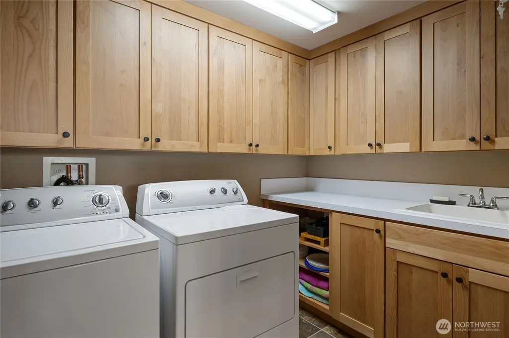 31 E Bowsprit Lane Union WA 98592