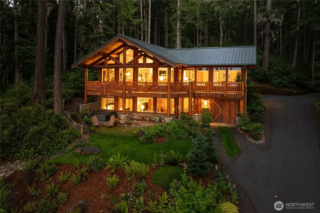 31 E Bowsprit Lane Union WA 98592