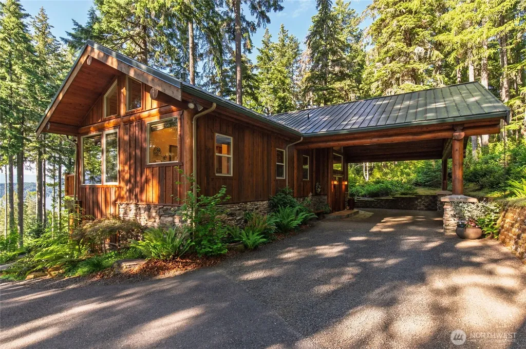 31 E Bowsprit Lane Union WA 98592