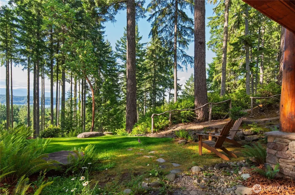 31 E Bowsprit Lane Union WA 98592