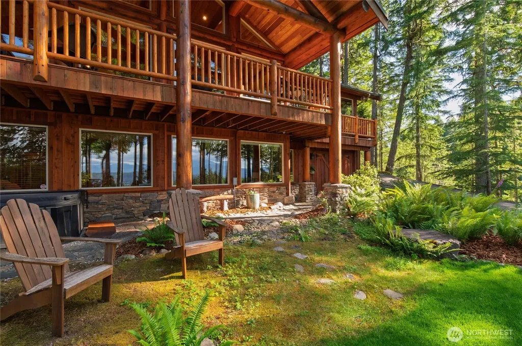 31 E Bowsprit Lane Union WA 98592