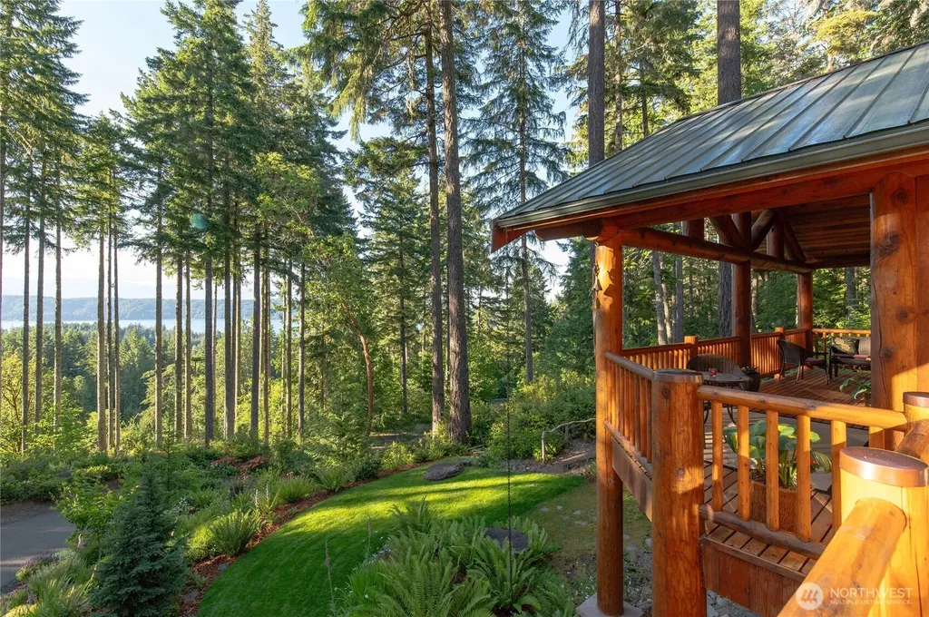 31 E Bowsprit Lane Union WA 98592