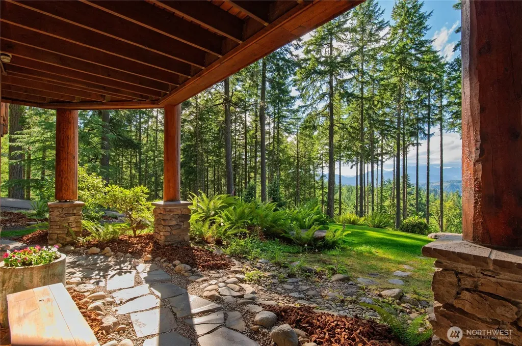 31 E Bowsprit Lane Union WA 98592
