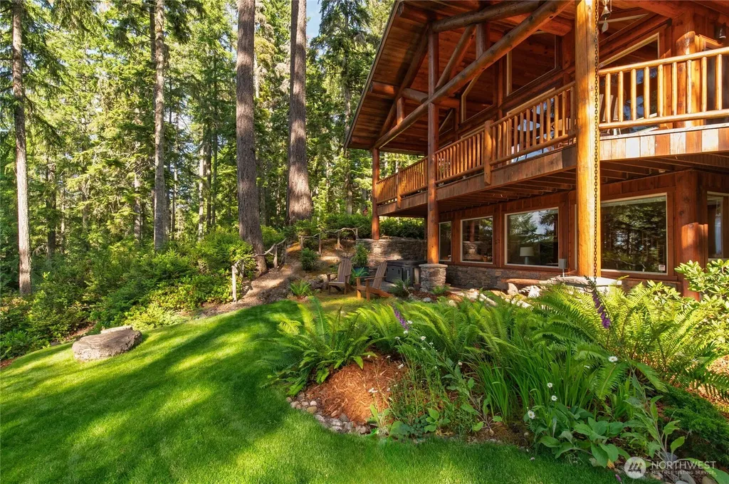 31 E Bowsprit Lane Union WA 98592