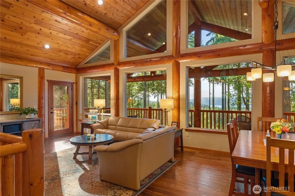 31 E Bowsprit Lane Union WA 98592