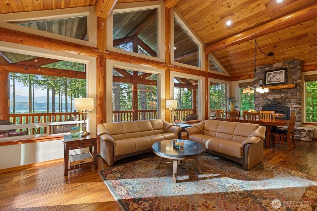 31 E Bowsprit Lane Union WA 98592