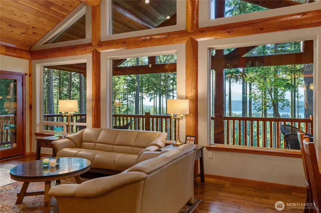 31 E Bowsprit Lane Union WA 98592