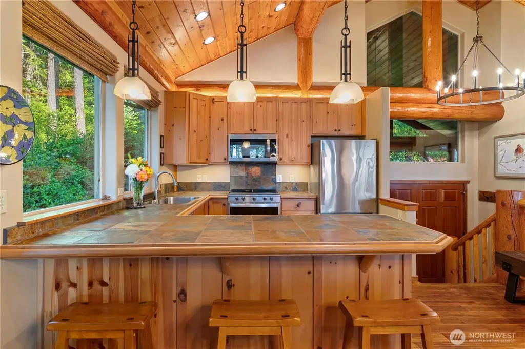31 E Bowsprit Lane Union WA 98592