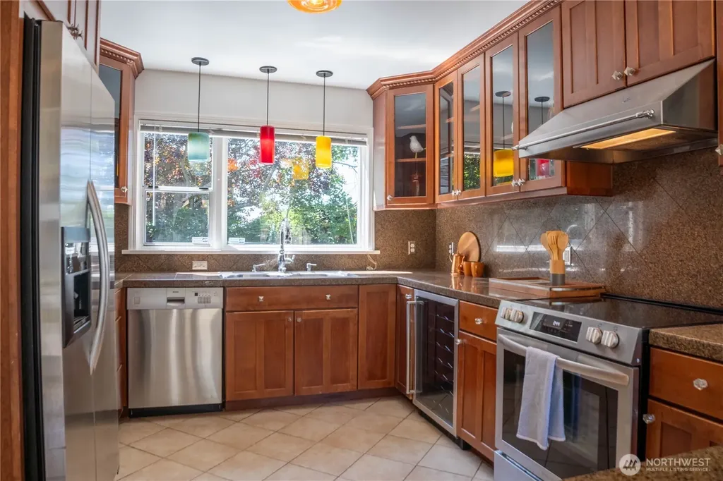 4432 SW 102nd Street Seattle WA 98146