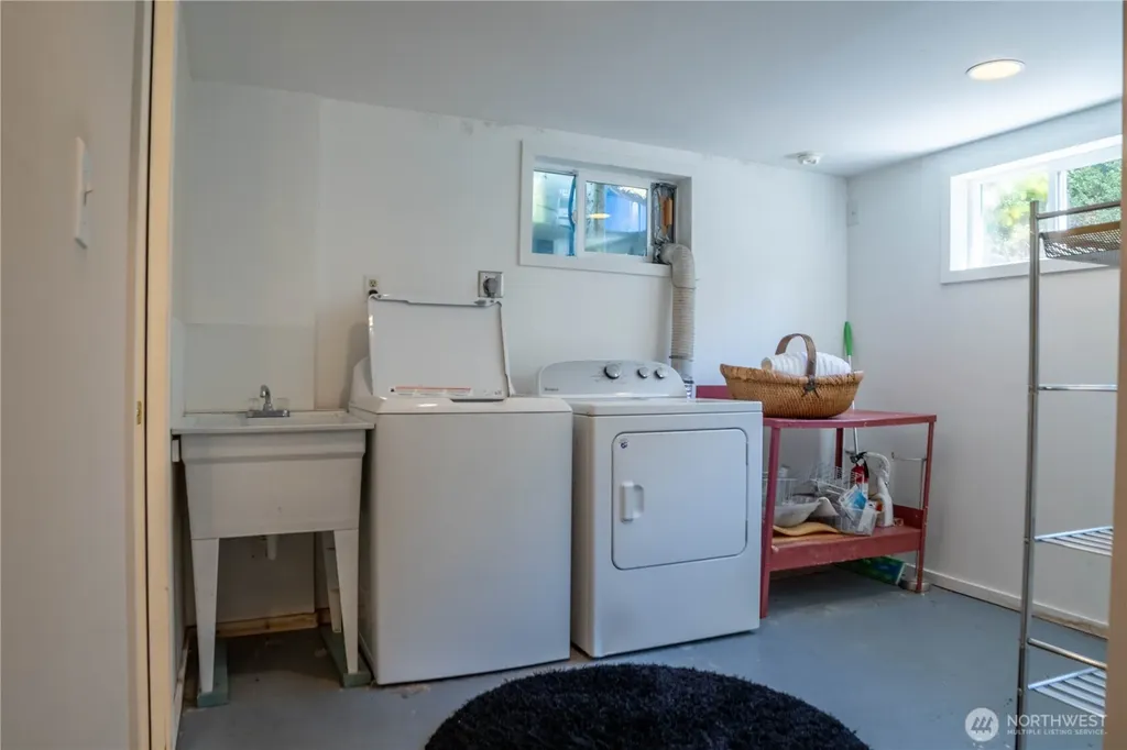 4432 SW 102nd Street Seattle WA 98146