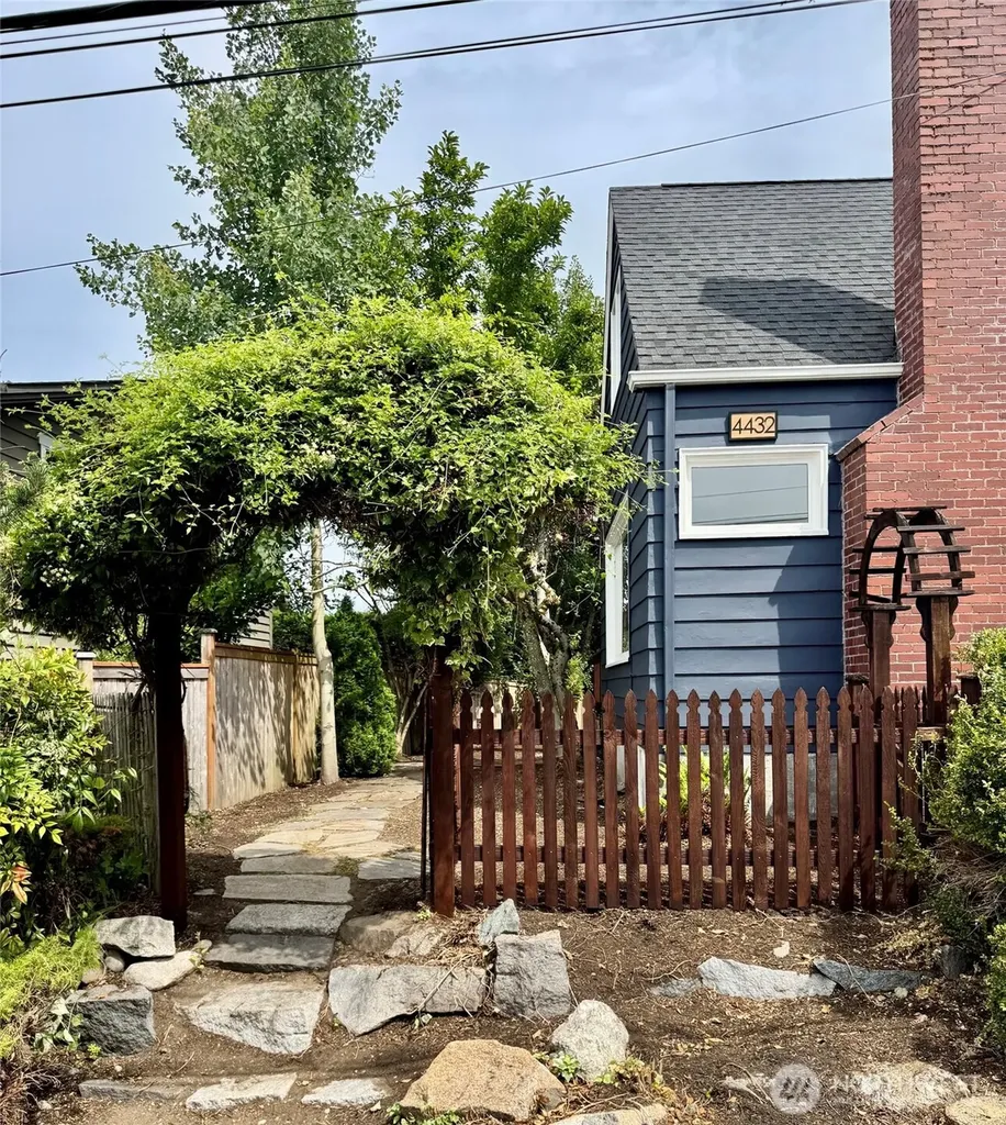 4432 SW 102nd Street Seattle WA 98146