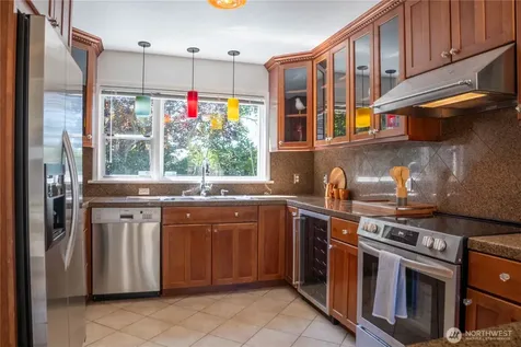 4432 SW 102nd Street Seattle WA 98146