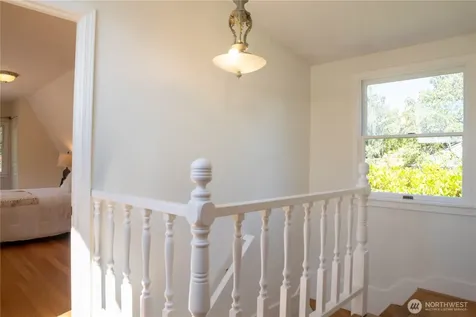 4432 SW 102nd Street Seattle WA 98146