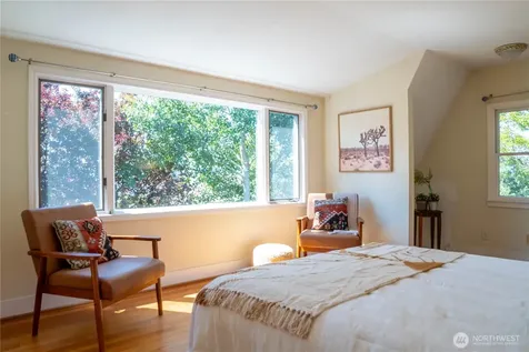 4432 SW 102nd Street Seattle WA 98146