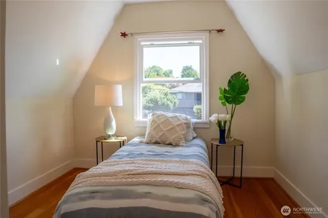 4432 SW 102nd Street Seattle WA 98146