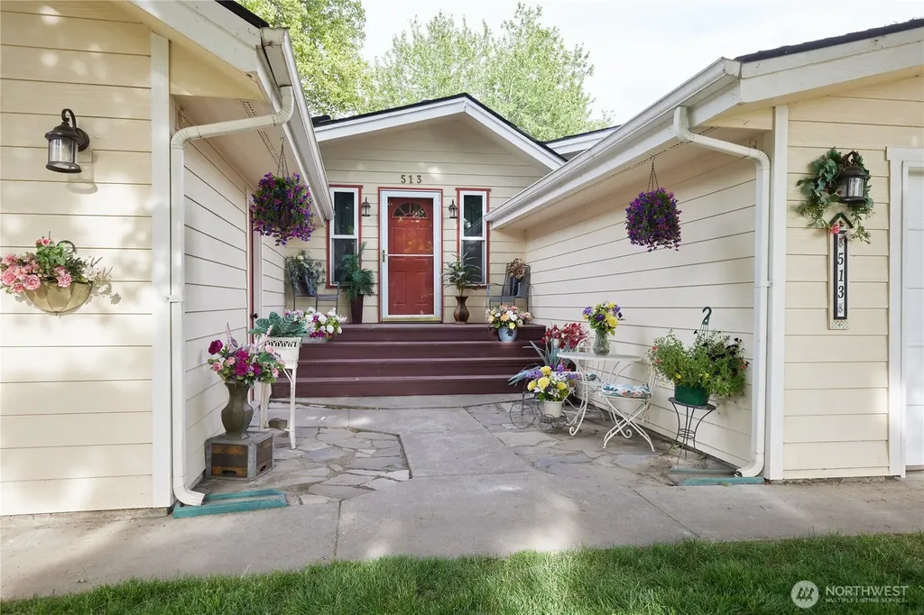 513 SE Highland Park Drive College Place WA 99324