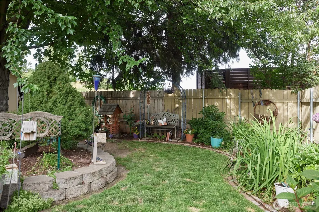 513 SE Highland Park Drive College Place WA 99324