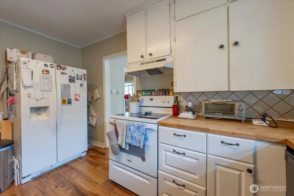 7945 9th Avenue SW Seattle WA 98106