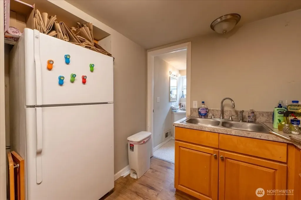 7945 9th Avenue SW Seattle WA 98106