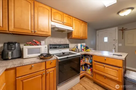 7945 9th Avenue SW Seattle WA 98106