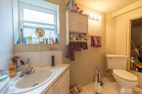 7945 9th Avenue SW Seattle WA 98106
