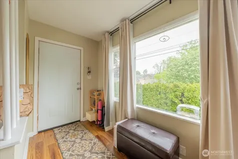 7945 9th Avenue SW Seattle WA 98106