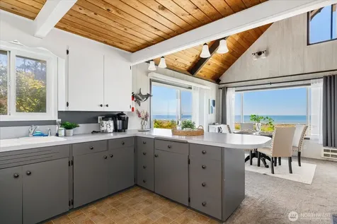 4560 Rolling Dunes Lane Oak Harbor WA 98277