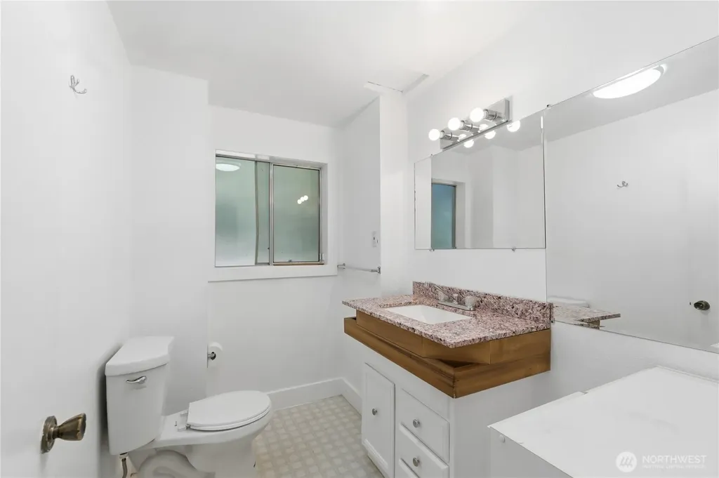 5618 NE Arrowhead Place Poulsbo WA 98370