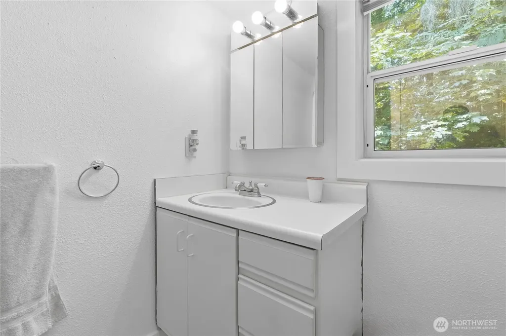 5618 NE Arrowhead Place Poulsbo WA 98370