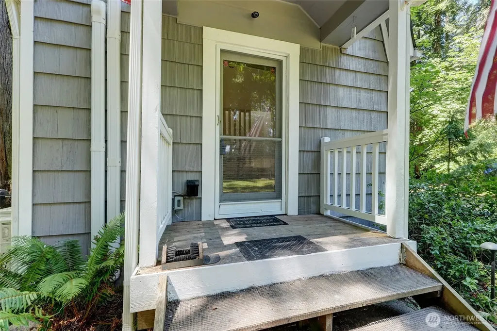 5618 NE Arrowhead Place Poulsbo WA 98370