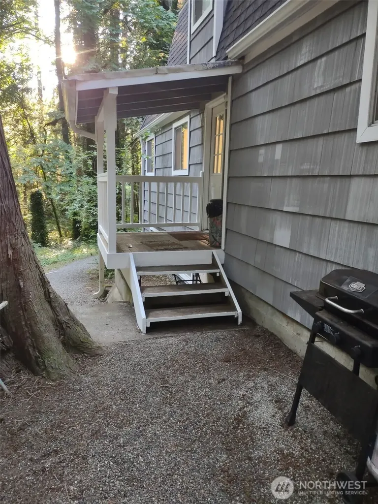 5618 NE Arrowhead Place Poulsbo WA 98370