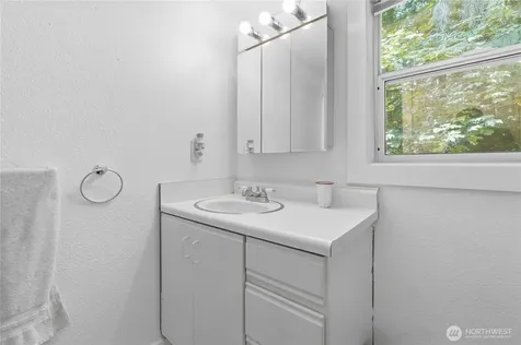 5618 NE Arrowhead Place Poulsbo WA 98370