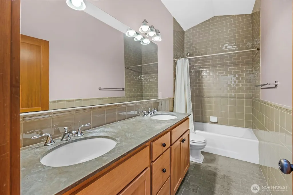 9130 45th Avenue SW Seattle WA 98136