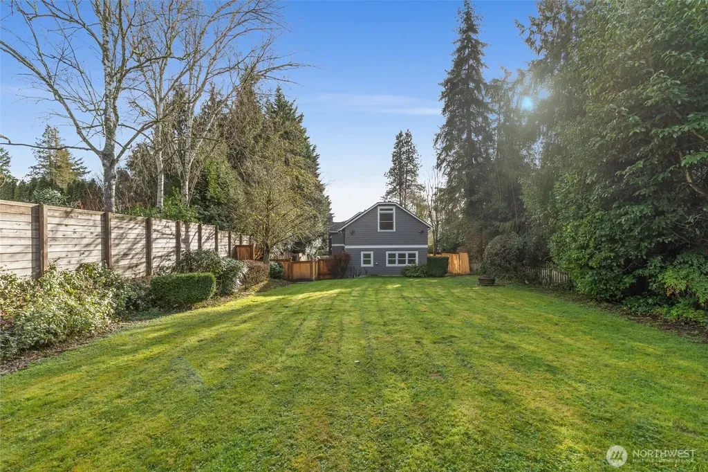 7626 NE 8th Street Medina WA 98039
