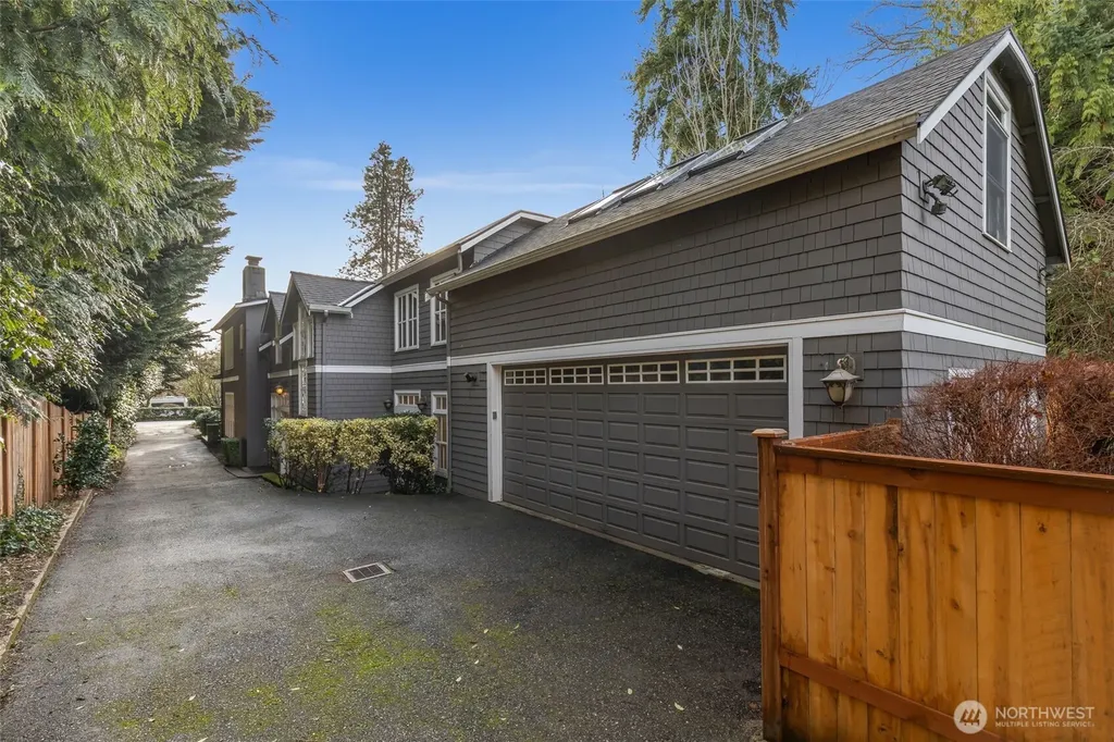 7626 NE 8th Street Medina WA 98039