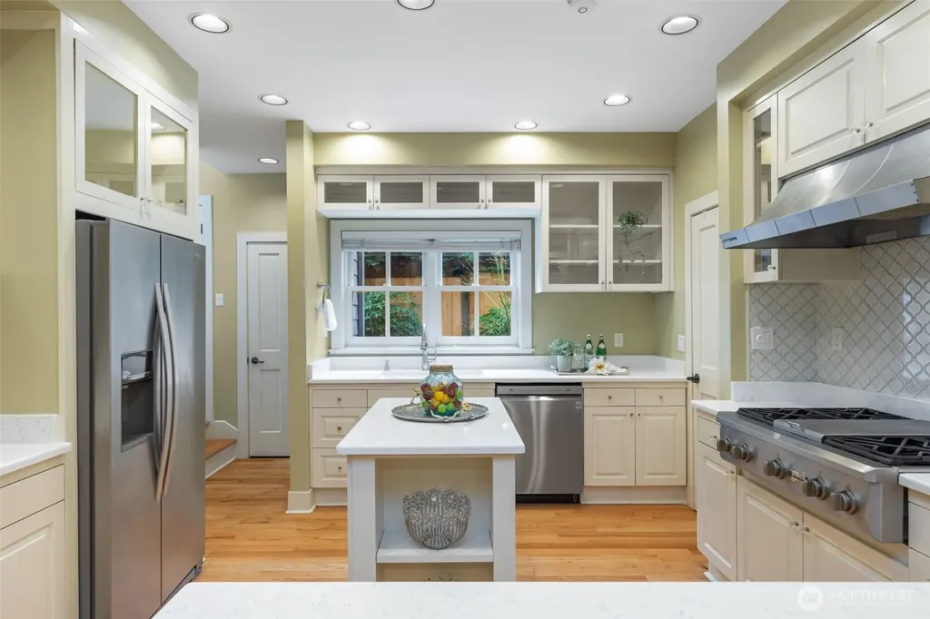 7626 NE 8th Street Medina WA 98039