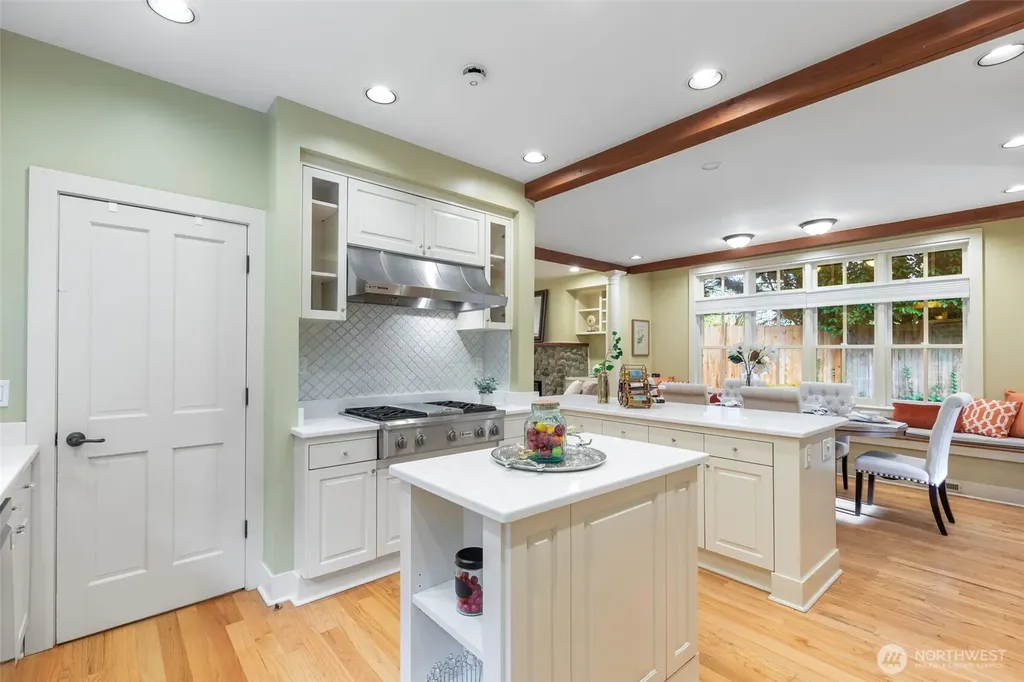 7626 NE 8th Street Medina WA 98039